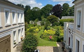 Au Jardin Des Deux Ponts